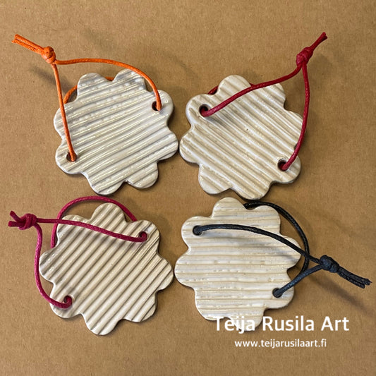 Teija Rusila Art |HANDM|Keraamiset tuotteet |Tarvike | Putsikukka