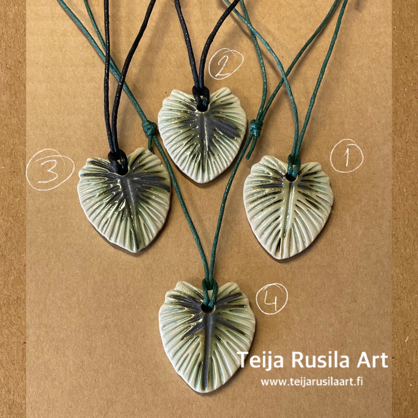 Teija Rusila Art | HANDM | Keraamiset tuotteet | Kaulakoru | Lehdykkä | 🇫🇮